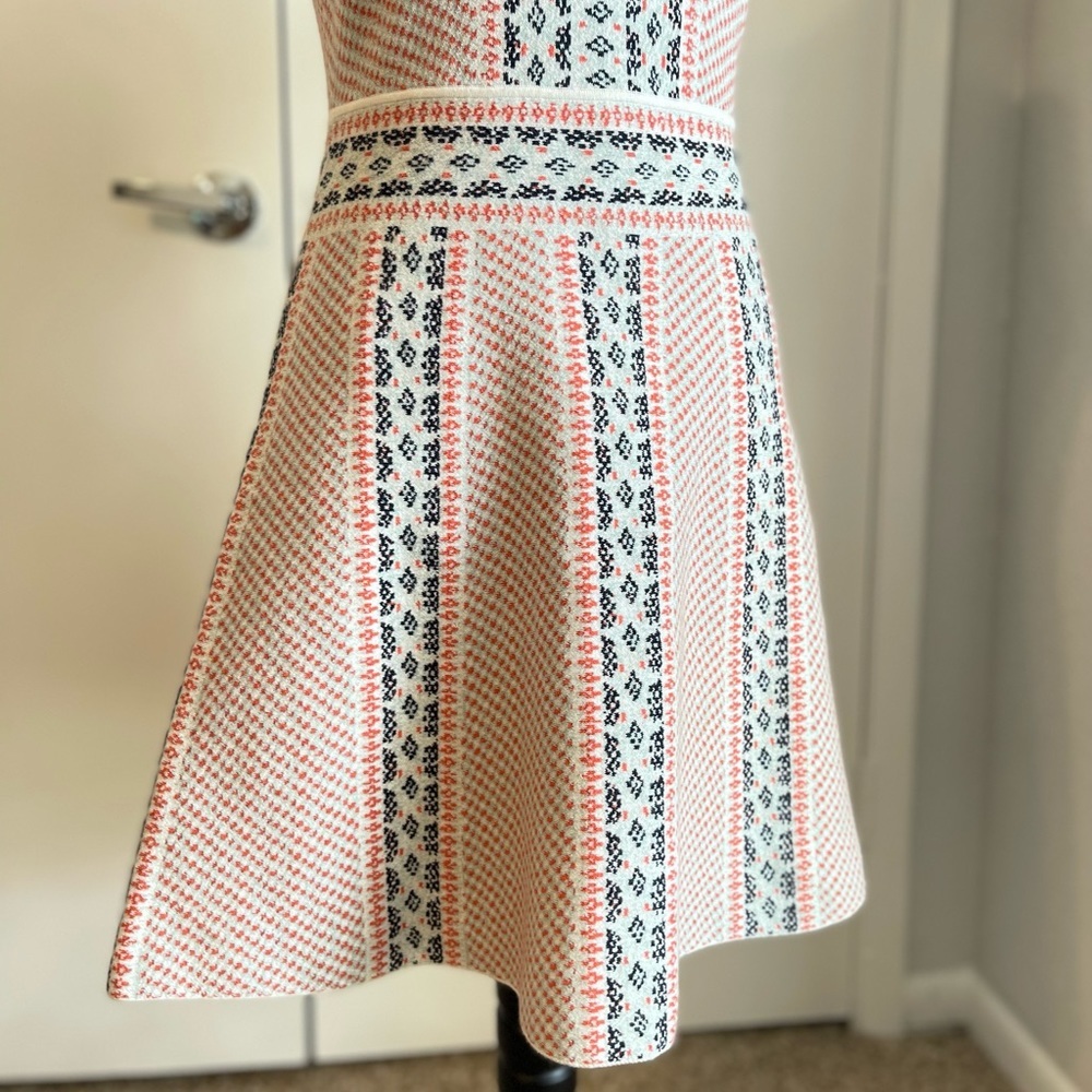 BCBGMAXAZRIA Printed Jacquard MIDI Dress Size XS Sleeveless Bodycon Round Neck - Picture 4 of 8